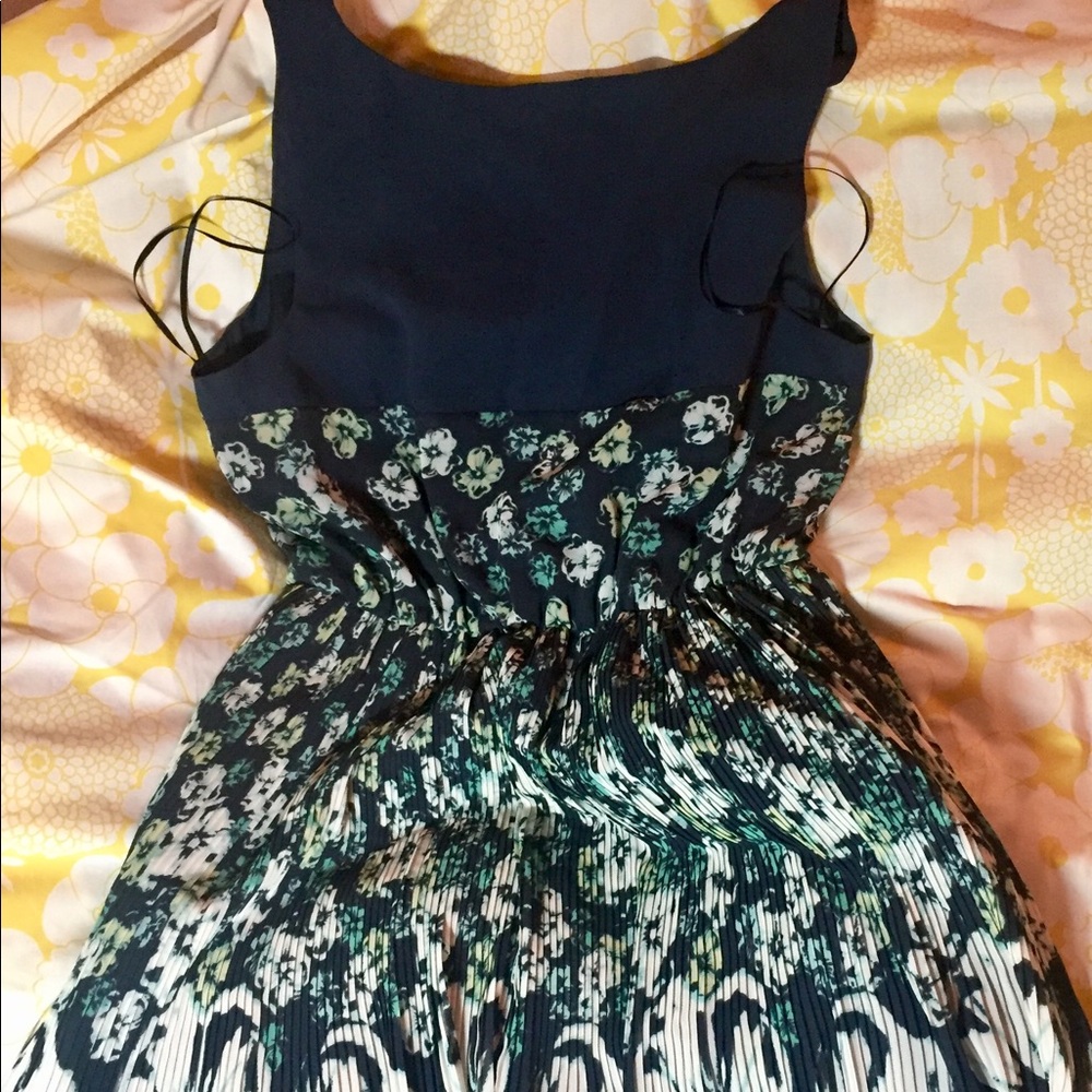 ๐LC Floral Dress๐ - Picture 3 of 5
